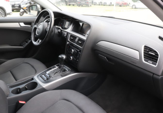 Подержанный автомобиль Audi A4 Sedan 2013 года (9 фото)