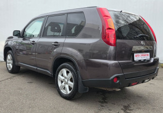 Подержанный автомобиль Nissan X-Trail 2010 года (7 фото)