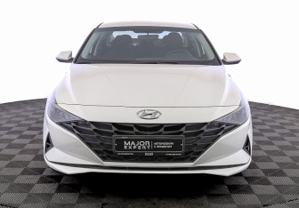 Подержанный автомобиль Hyundai Elantra Sedan 2021 года (2 фото)