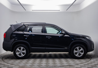 Подержанный автомобиль Kia Sorento 2017 года (6 фото)