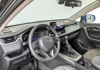 Подержанный автомобиль Toyota RAV4 2024 года (16 фото)
