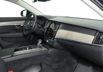 Подержанный автомобиль Volvo S90 2021 года (9 фото)