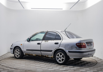 Подержанный автомобиль Nissan Almera Sedan 2001 года (7 фото)