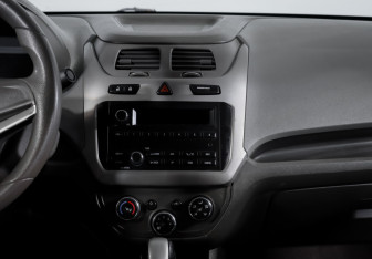 Подержанный автомобиль Chevrolet Cobalt Sedan 2013 года (13 фото)