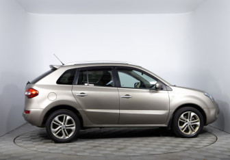 Подержанный автомобиль Renault Koleos 2010 года (4 фото)