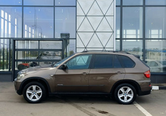 Подержанный автомобиль BMW X5 2010 года (8 фото)