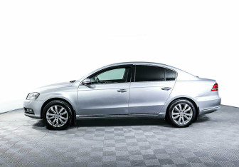 Подержанный автомобиль Volkswagen Passat Sedan 2012 года (3 фото)