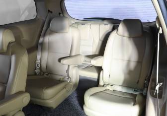 Подержанный автомобиль Kia Carnival 2020 года (14 фото)