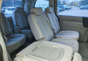 Подержанный автомобиль Kia Carnival 2009 года (15 фото)