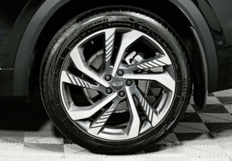 Подержанный автомобиль Geely Monjaro 2023 года (8 фото)