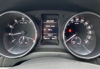 Подержанный автомобиль Skoda Yeti 2013 года (16 фото)