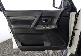 Подержанный автомобиль Mitsubishi Pajero 2018 года (19 фото)