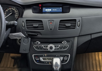 Подержанный автомобиль Renault Latitude 2013 года (17 фото)
