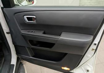 Подержанный автомобиль Honda Pilot 2012 года (22 фото)