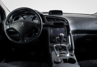 Подержанный автомобиль Peugeot 3008 2016 года (12 фото)