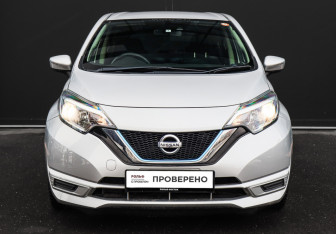 Подержанный автомобиль Nissan Note 2016 года (2 фото)