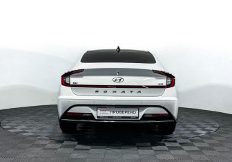 Подержанный автомобиль Hyundai Sonata 2020 года (6 фото)