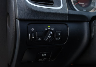 Подержанный автомобиль Volvo V60 2011 года (15 фото)