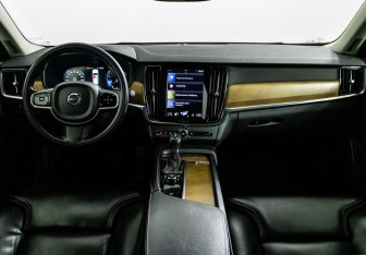 Подержанный автомобиль Volvo S90 2017 года (14 фото)
