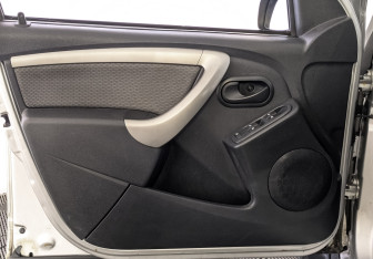 Подержанный автомобиль Renault Duster 2015 года (19 фото)