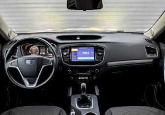 Подержанный автомобиль Geely Emgrand X7 2019 года (16 фото)