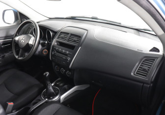 Подержанный автомобиль Mitsubishi ASX 2010 года (6 фото)