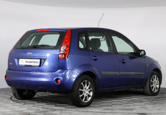 Подержанный автомобиль Ford Fiesta Hatchback 2007 года (3 фото)