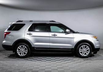 Подержанный автомобиль Ford Explorer 2011 года (4 фото)