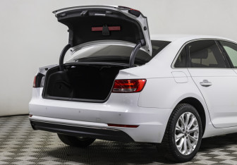 Подержанный автомобиль Audi A4 Sedan 2016 года (19 фото)