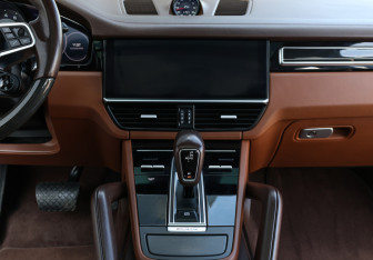 Подержанный автомобиль Porsche Cayenne 2018 года (13 фото)