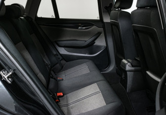 Подержанный автомобиль BMW X1 2012 года (12 фото)