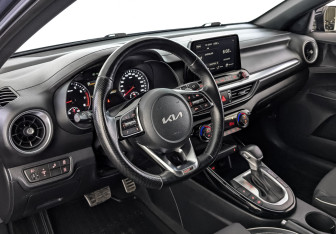 Подержанный автомобиль Kia Cerato Sedan 2022 года (15 фото)