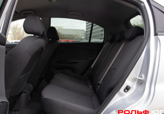 Подержанный автомобиль Kia Rio Hatchback 2010 года (8 фото)