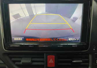 Подержанный автомобиль Toyota Voxy Minivan 2015 года (12 фото)