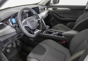 Подержанный автомобиль BAIC X35 2023 года (10 фото)