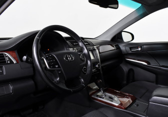 Подержанный автомобиль Toyota Camry Sedan 2012 года (10 фото)