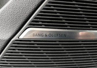 Подержанный автомобиль Audi Q8 2018 года (18 фото)