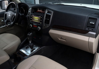 Подержанный автомобиль Mitsubishi Pajero 2020 года (9 фото)