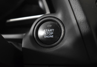 Подержанный автомобиль Mazda 3 Hatchback 2014 года (15 фото)