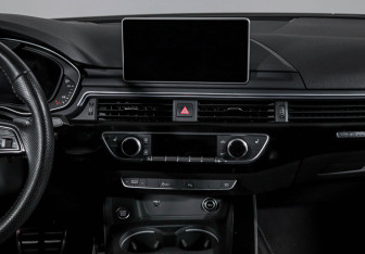 Подержанный автомобиль Audi A4 Sedan 2017 года (13 фото)