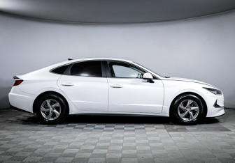 Подержанный автомобиль Hyundai Sonata 2019 года (4 фото)