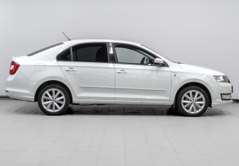 Подержанный автомобиль Skoda Rapid Liftback 2015 года (4 фото)