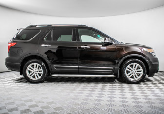 Подержанный автомобиль Ford Explorer 2012 года (4 фото)
