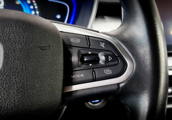 Подержанный автомобиль Geely Coolray 2022 года (25 фото)