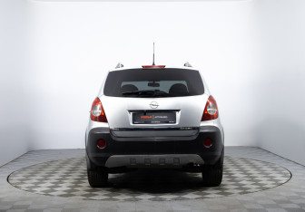 Подержанный автомобиль Opel Antara 2010 года (6 фото)