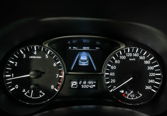 Подержанный автомобиль Nissan Pathfinder 2014 года (11 фото)