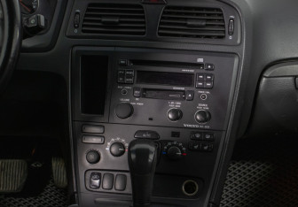 Подержанный автомобиль Volvo S60 2004 года (14 фото)