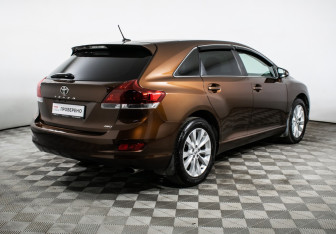 Подержанный автомобиль Toyota Venza 2013 года (5 фото)