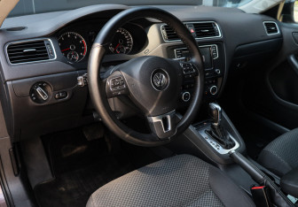 Подержанный автомобиль Volkswagen Jetta Sedan 2014 года (12 фото)
