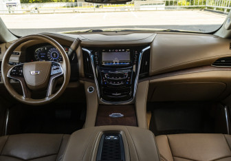 Подержанный автомобиль Cadillac Escalade Suv 2016 года (12 фото)